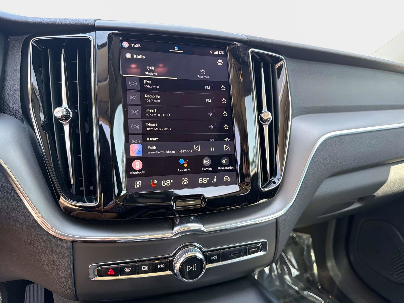 Certified 2025 Volvo XC60 B5 Core image 18