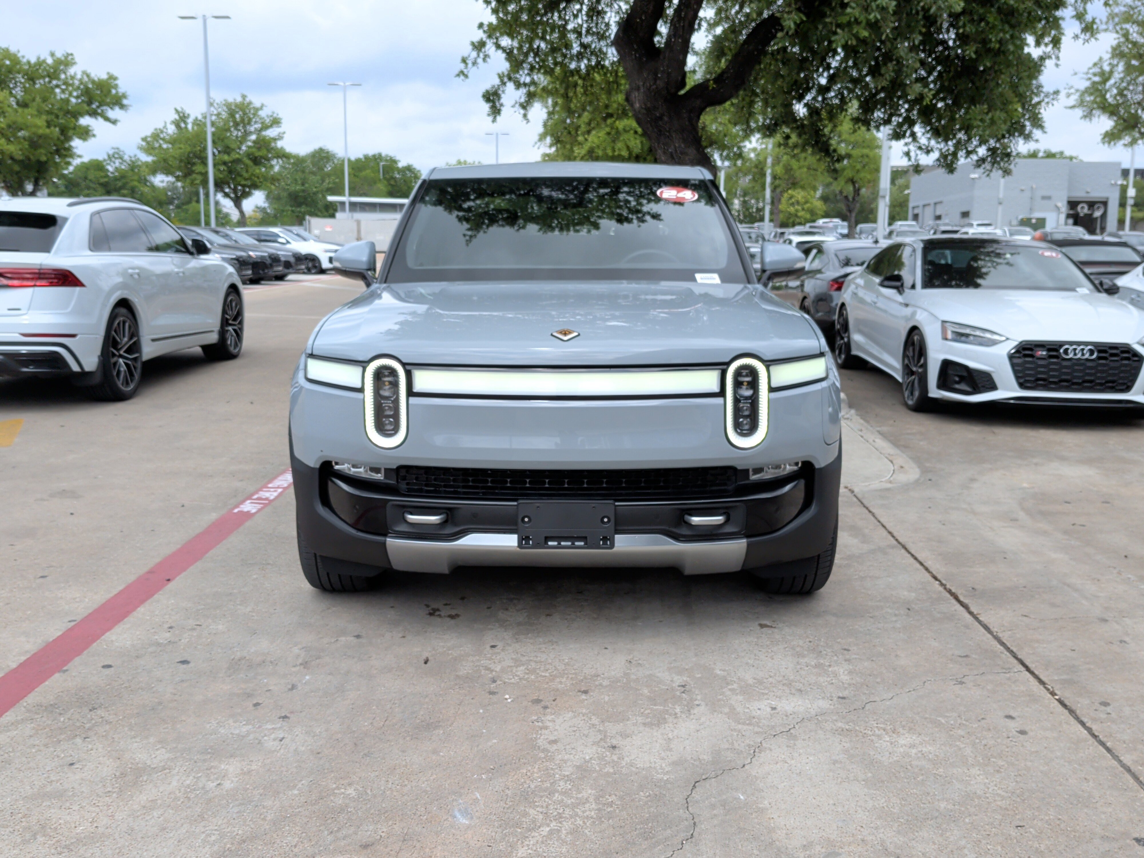 Used 2024 Rivian R1T Adventure image 3