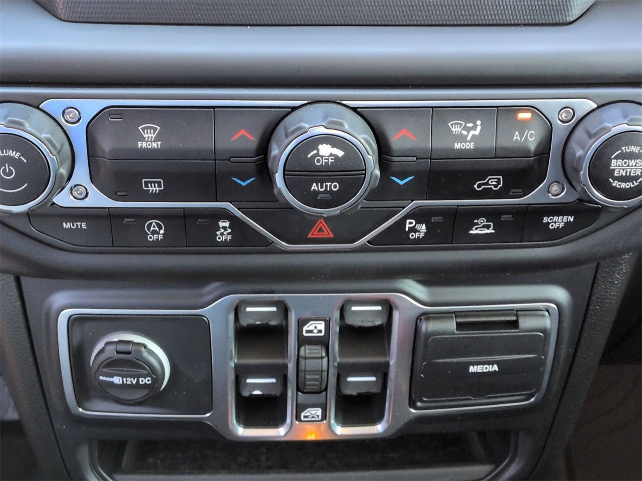 Used 2020 Jeep Gladiator Sport w/ Quick Order Package 24S image 17