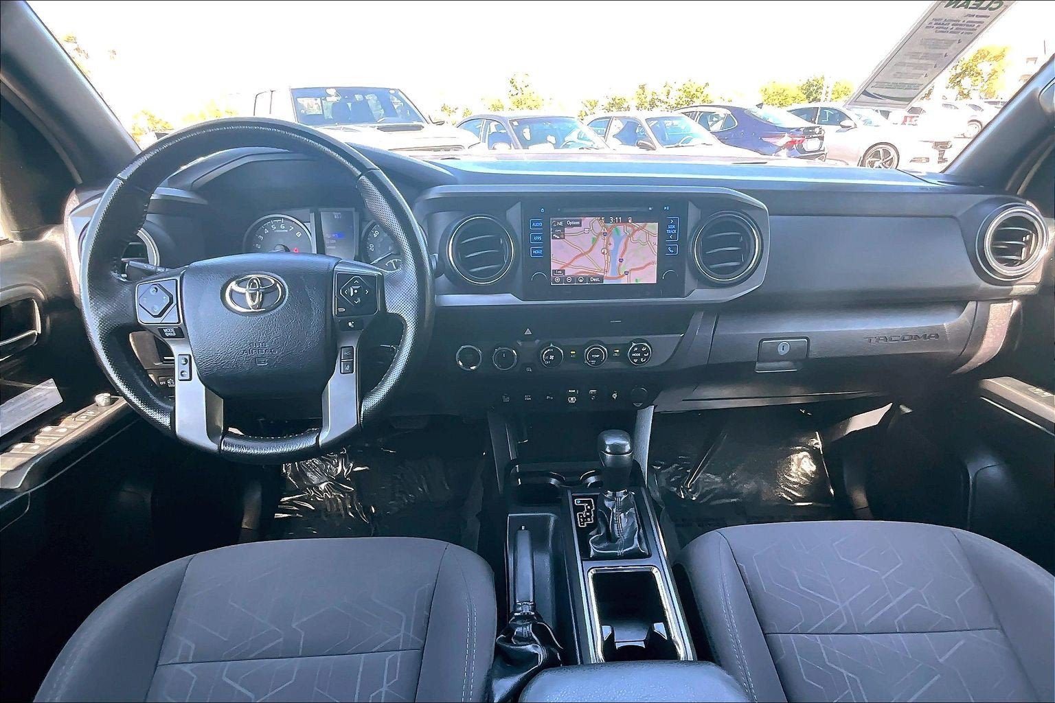 Used 2018 Toyota Tacoma TRD Off-Road w/ Technology Package AWD/4WD image 13