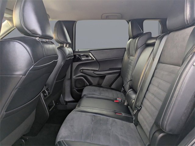 Used 2024 Mitsubishi Outlander FWD image 15