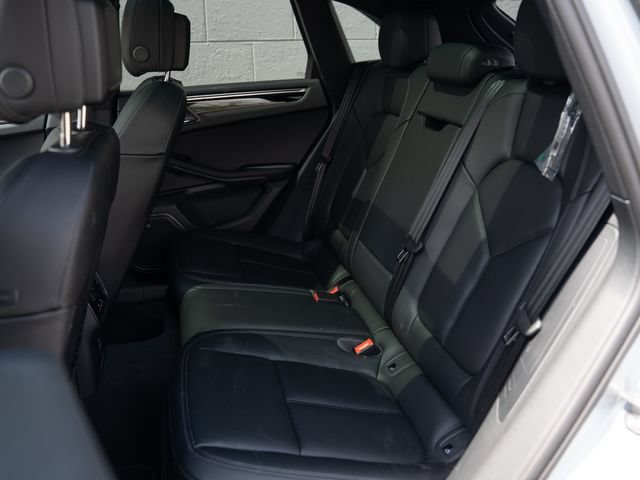 Certified 2026 Porsche Macan AWD/4WD image 18
