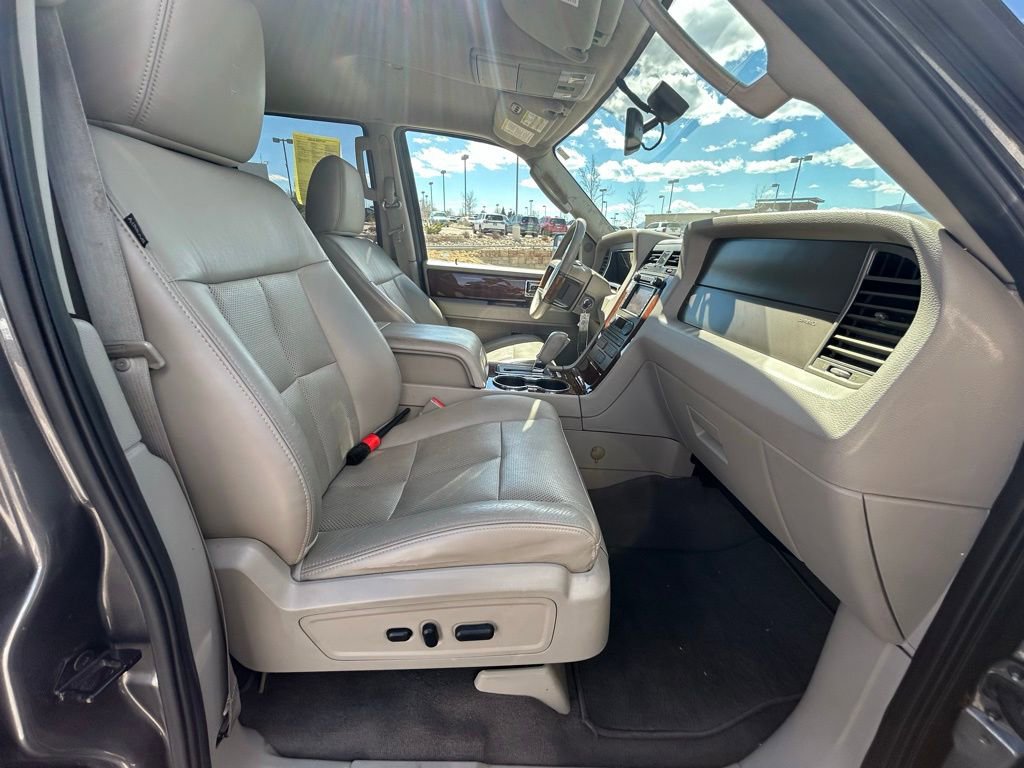 Used 2014 Lincoln Navigator 4WD image 30