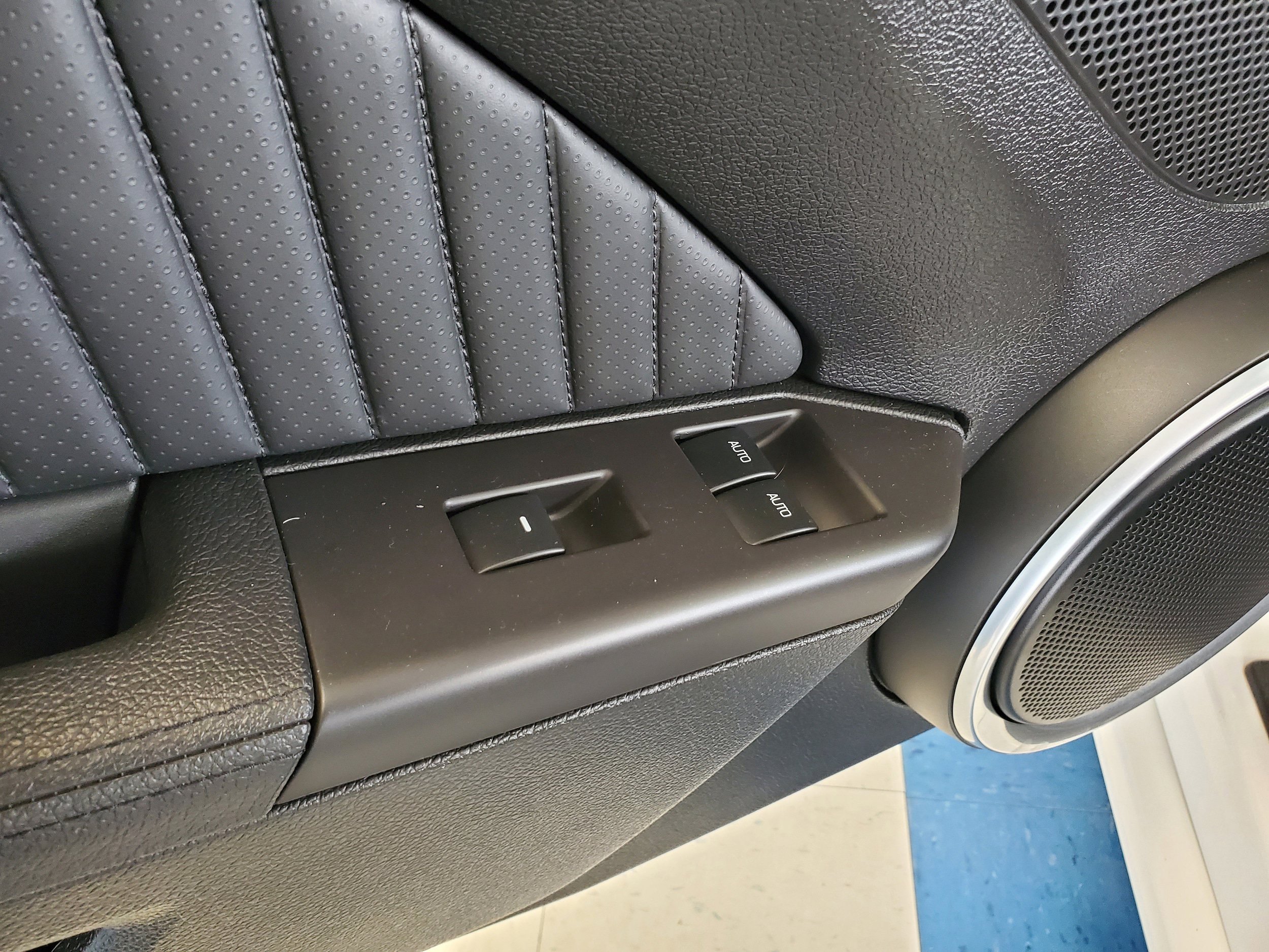 Used 2013 Ford Mustang Shelby GT500 RWD image 23
