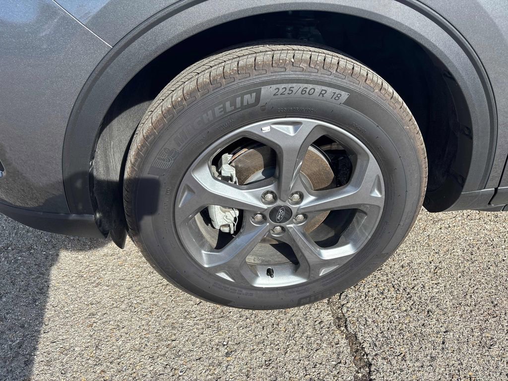 Used 2025 Ford Escape ST-Line w/ Cold Weather Package image 11