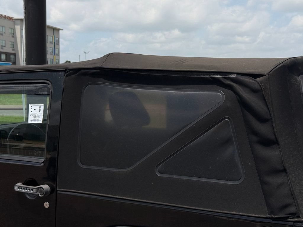 Used 2015 Jeep Wrangler Rubicon w/ Power Convenience Group AWD/4WD image 9