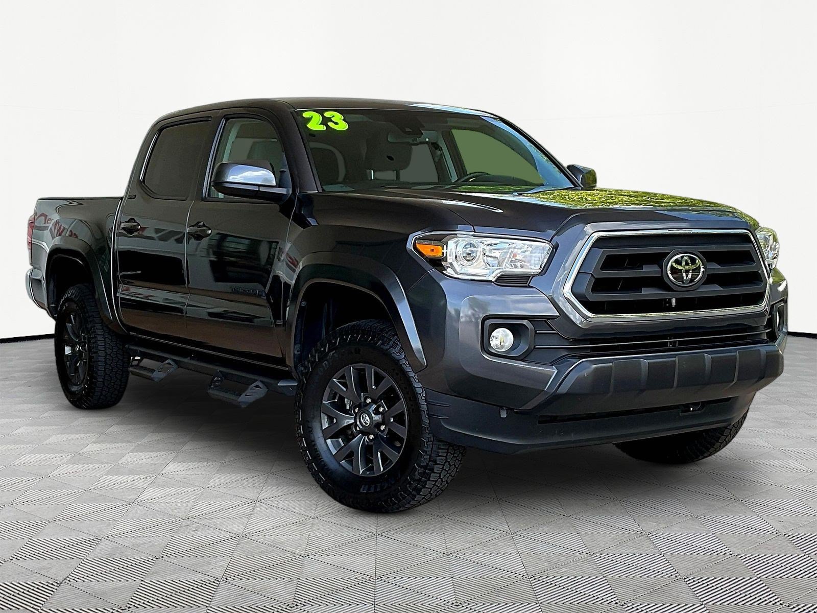 Used 2023 Toyota Tacoma SR5 AWD/4WD image 3