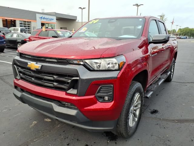 Used 2024 Chevrolet Colorado LT w/ LT Convenience Package II AWD/4WD image 3