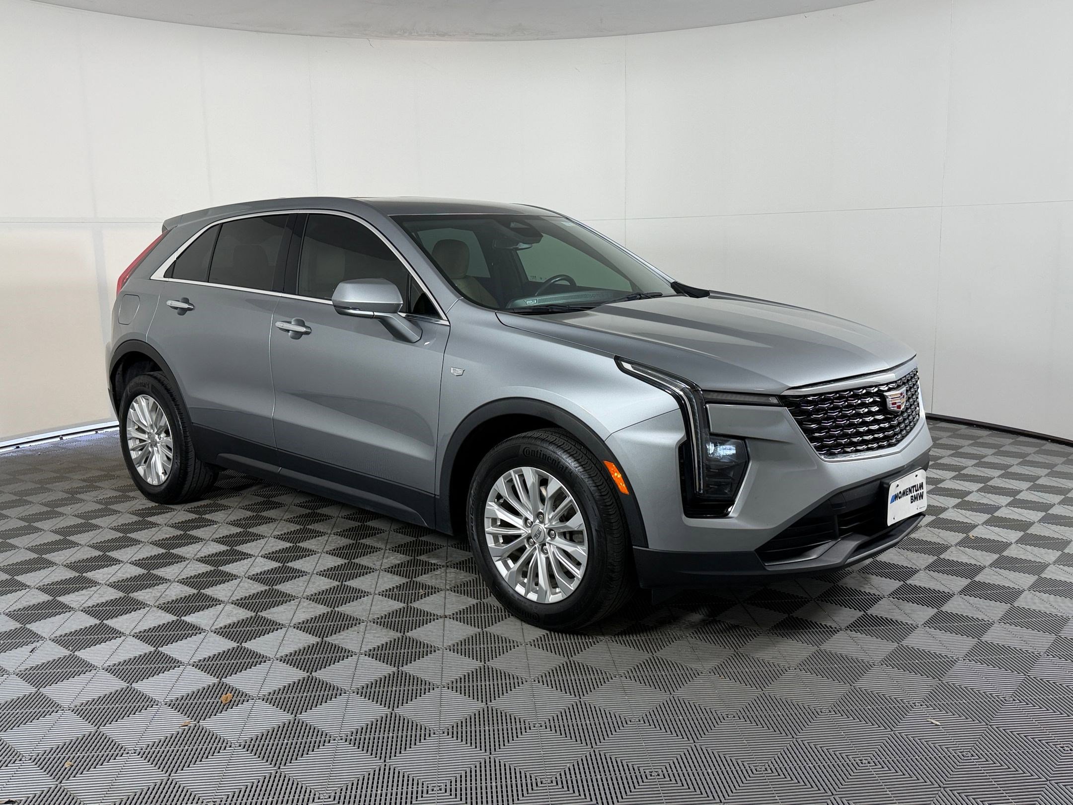 Used 2024 Cadillac XT4 Luxury w/ Cold Weather Package image 7