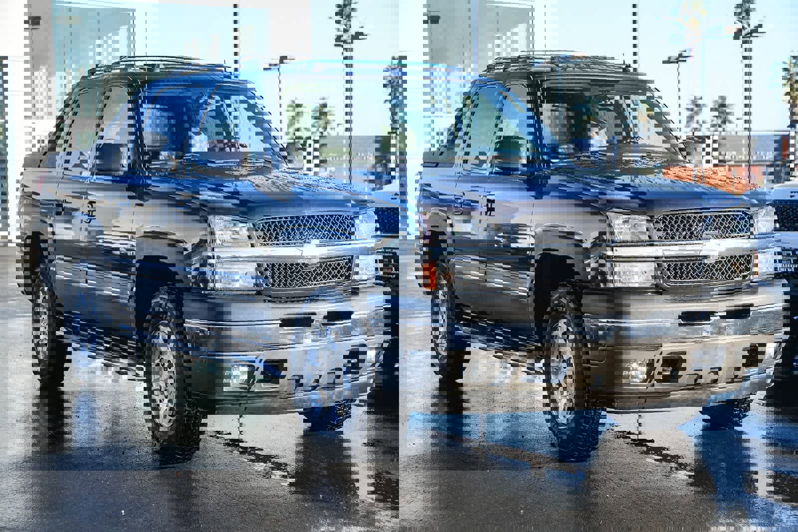 Used 2005 Chevrolet Avalanche Z71 w/ Sun And Sound Package image 3