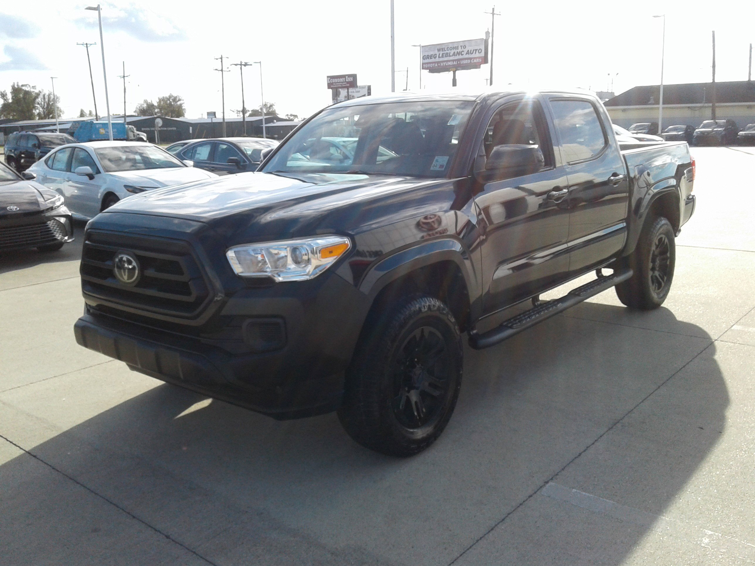 Used 2020 Toyota Tacoma SR image 3