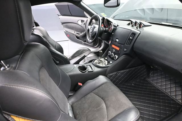 Used 2009 Nissan 370Z Touring RWD image 36
