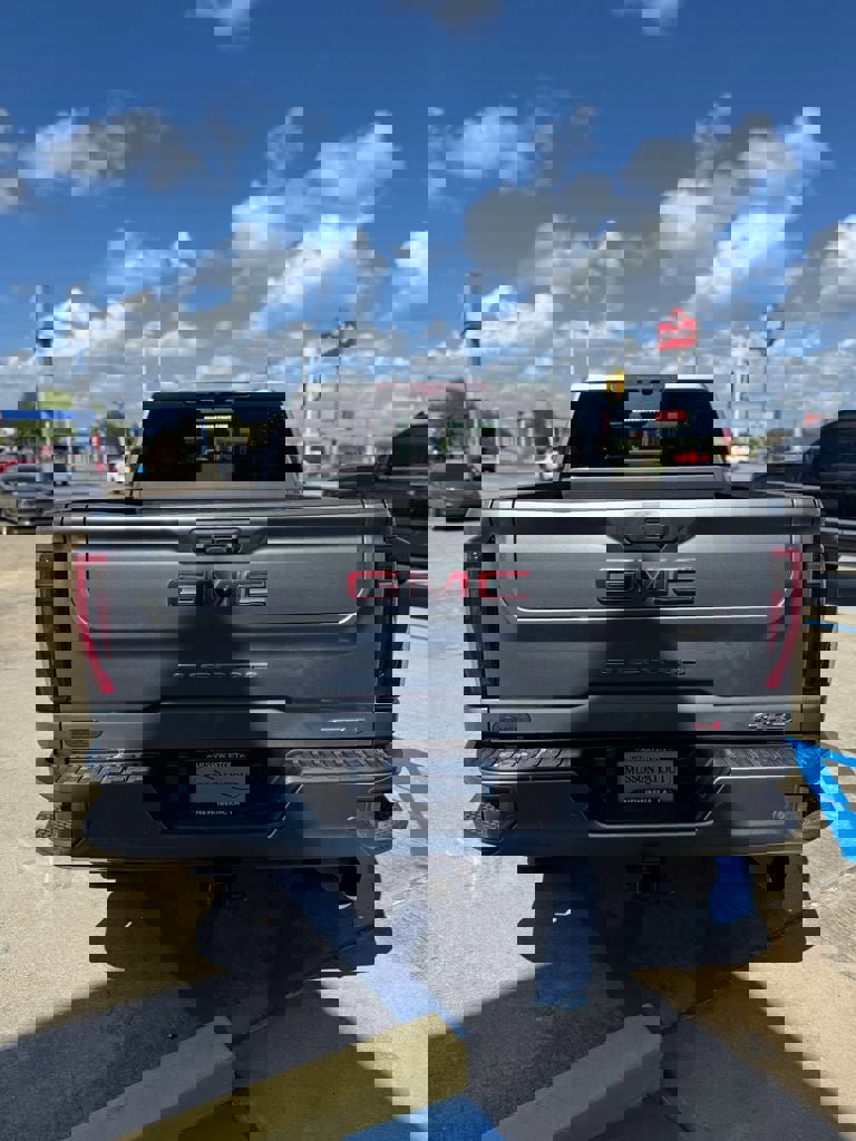 Used 2024 GMC Sierra 2500 AT4 w/ AT4 Preferred Package image 6