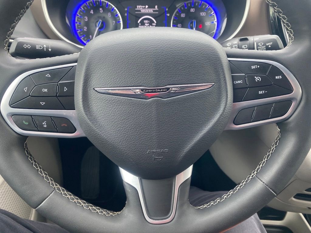 Used 2023 Chrysler Voyager LX image 7