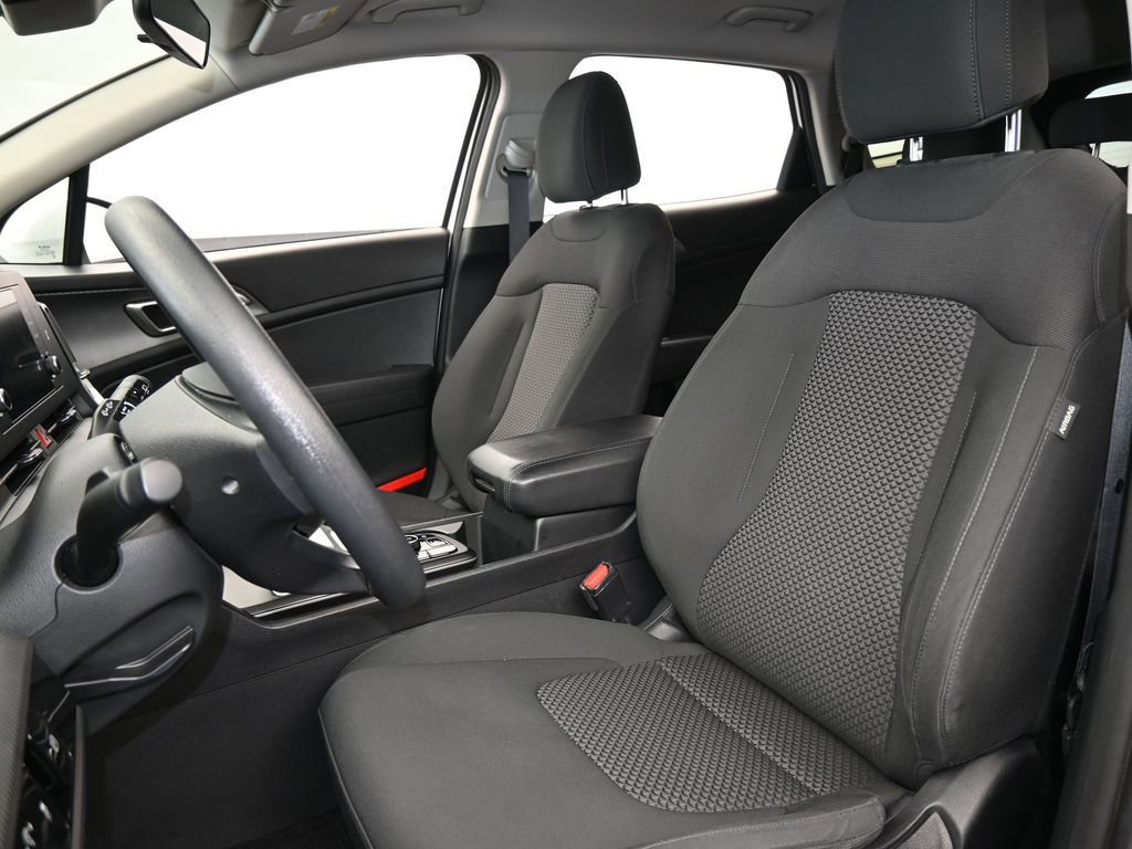 Used 2023 Kia Sportage LX image 10