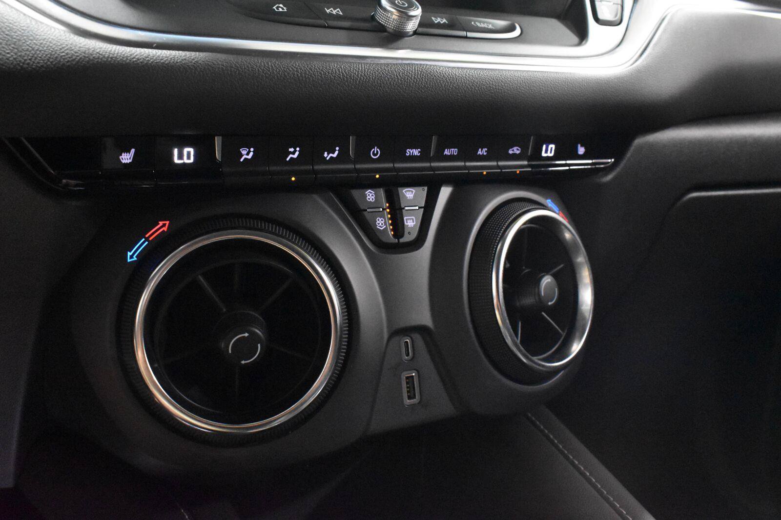Used 2025 Chevrolet Blazer LT FWD image 16