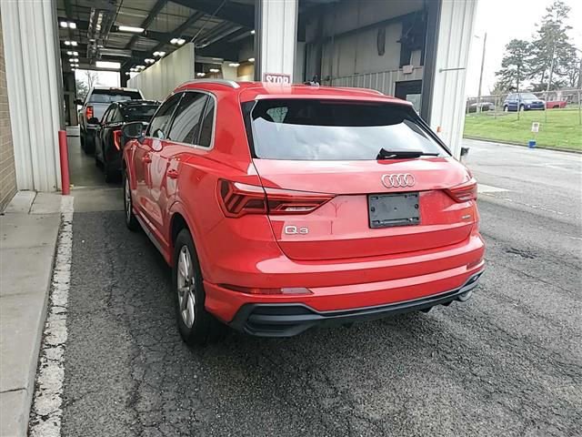 Used 2024 Audi Q3 2.0T Premium image 14