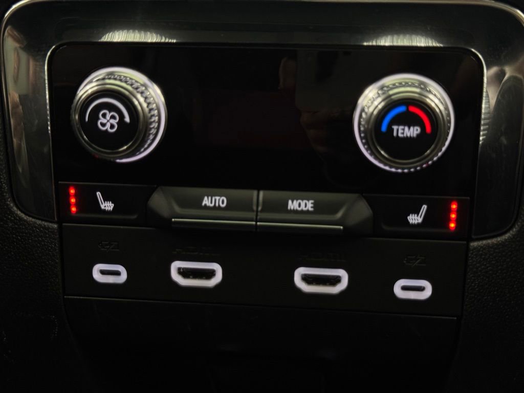 Used 2023 GMC Yukon Denali Ultimate AWD/4WD image 9