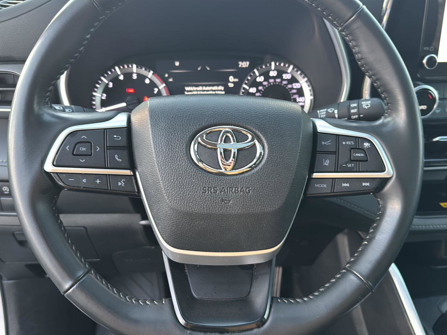 Used 2024 Toyota Highlander XLE image 17