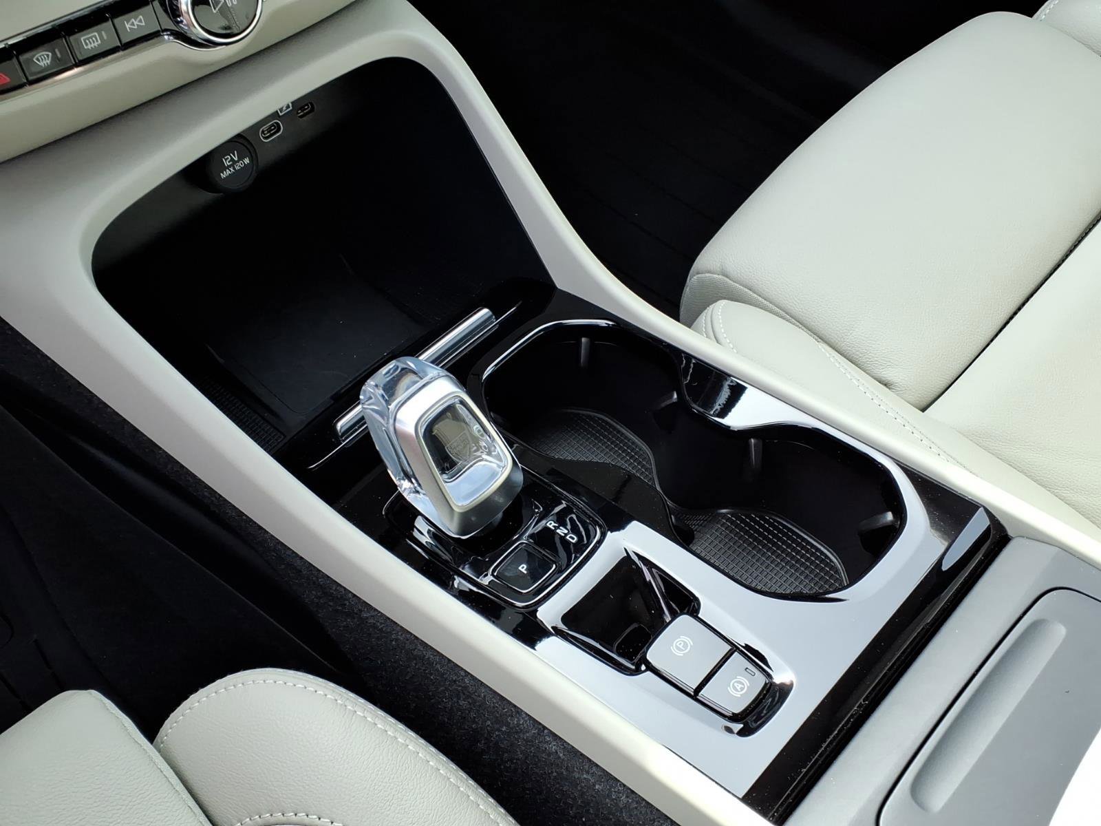 Certified 2023 Volvo XC40 B5 Plus w/ Protection Package Premier AWD/4WD image 21