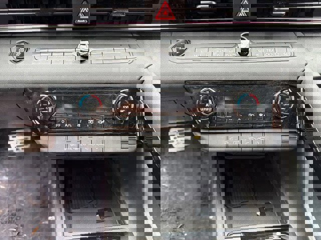 Certified 2025 Hyundai Elantra SEL image 25