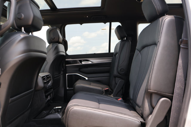 New 2026 Jeep Grand Wagoneer Limited AWD/4WD image 8