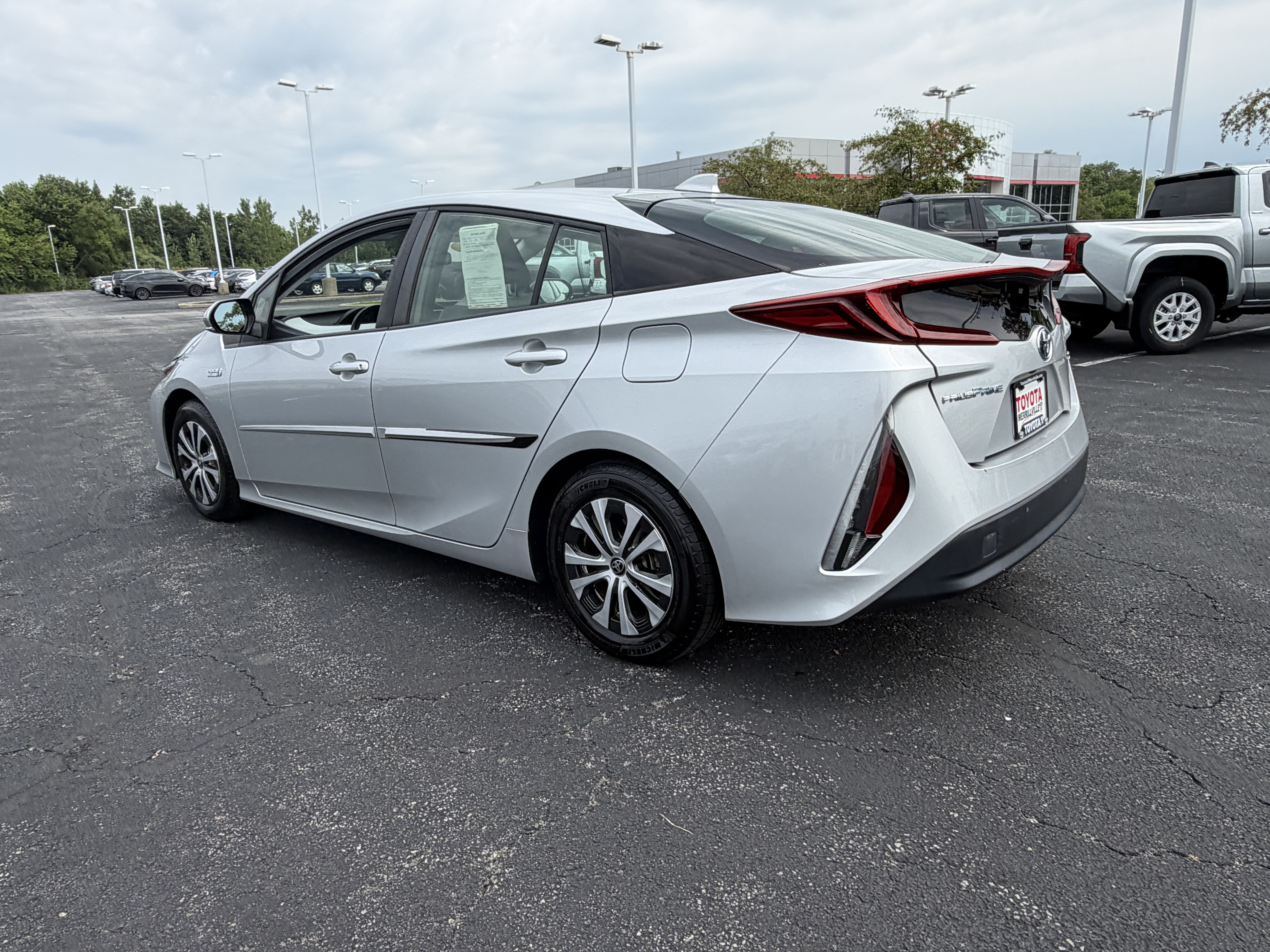 Used 2021 Toyota Prius Prime XLE FWD image 6