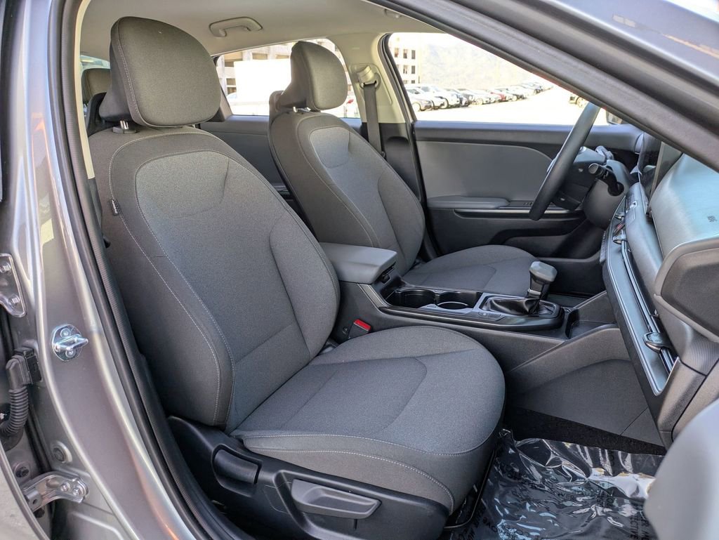 Used 2025 Kia K4 LXS image 27