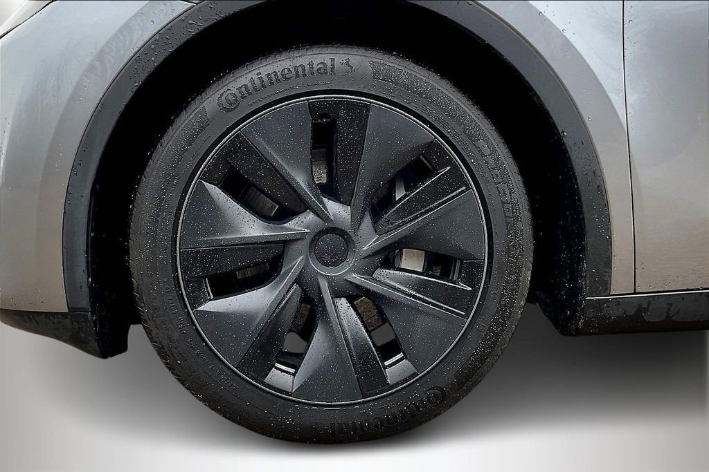 Used 2024 Tesla Model Y Long Range image 33