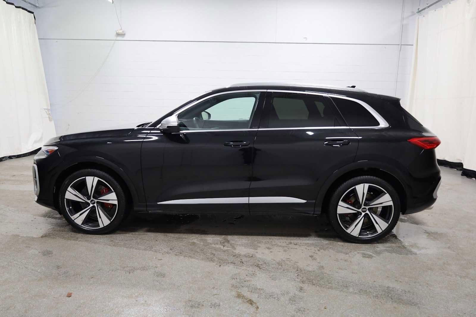 Certified 2025 Audi SQ5 Premium Plus w/ Premium Plus Package image 2