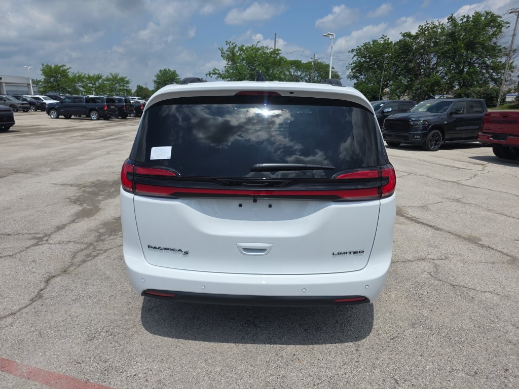 New 2027 Chrysler Pacifica Limited w/ Family Tech Group FWD image 5