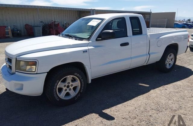 Used 2011 Dodge Dakota Big Horn w/ Skid Plate Group AWD/4WD image 2