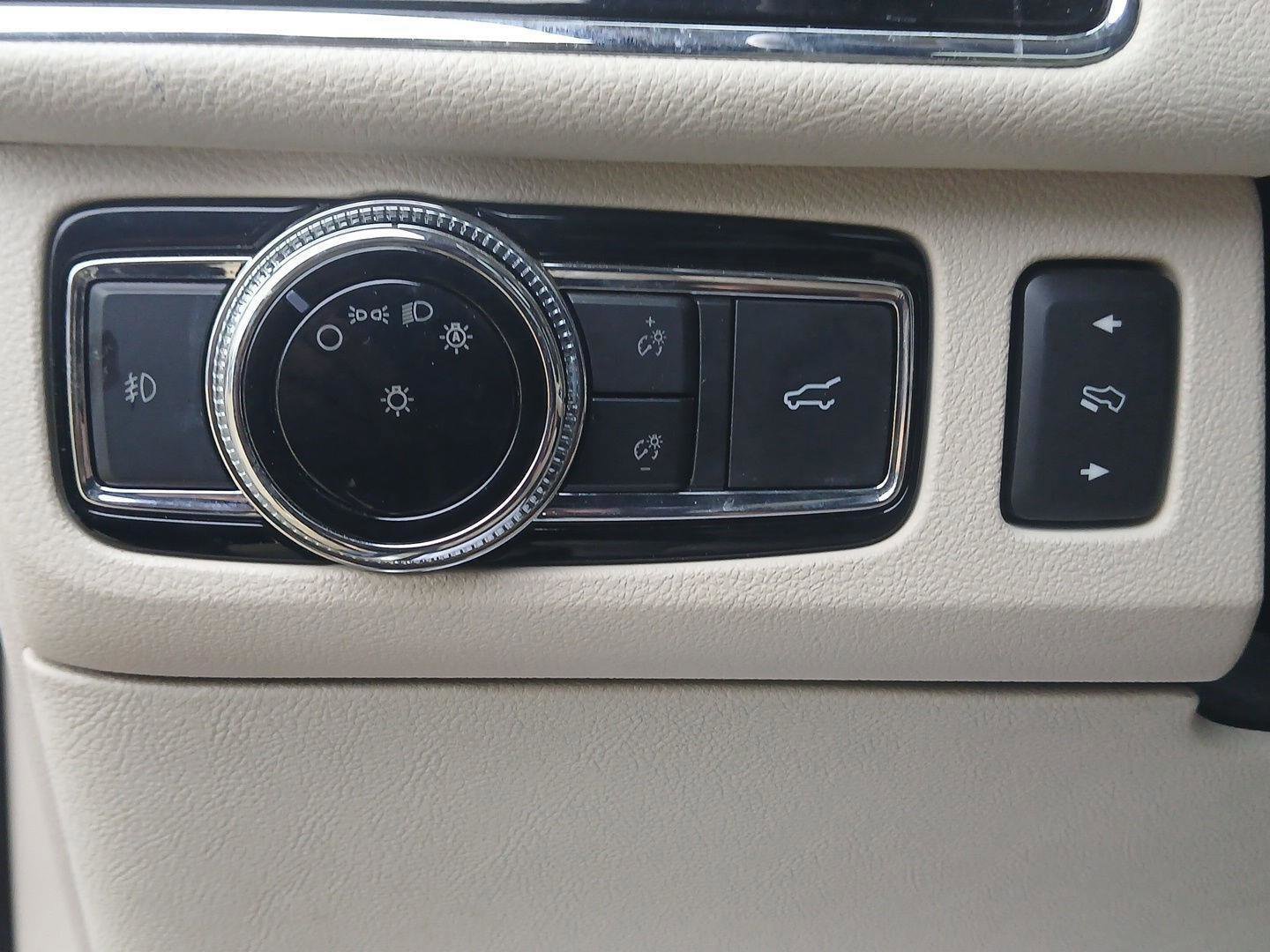 Used 2019 Lincoln Navigator Reserve image 12