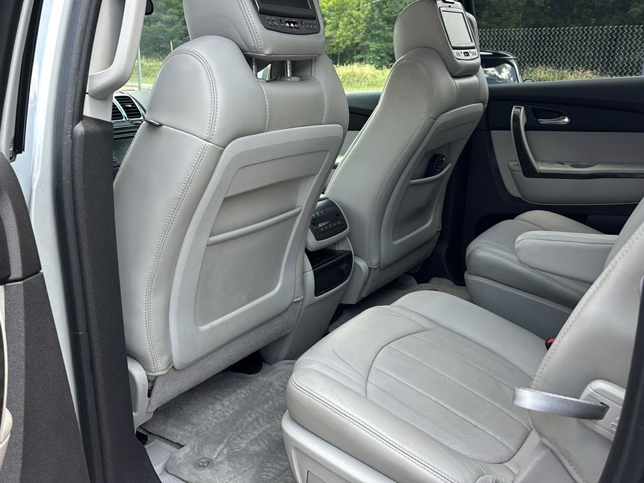 Used 2011 GMC Acadia Denali FWD image 12