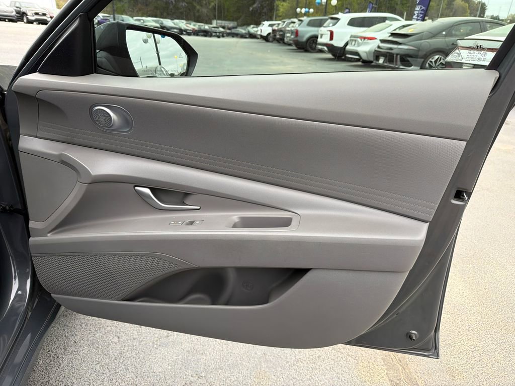 Used 2024 Hyundai Elantra SE image 14