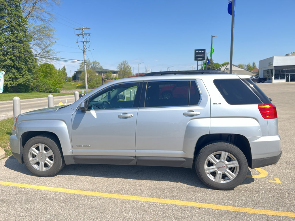 Used 2016 GMC Terrain SLE w/ Convenience Package FWD image 2
