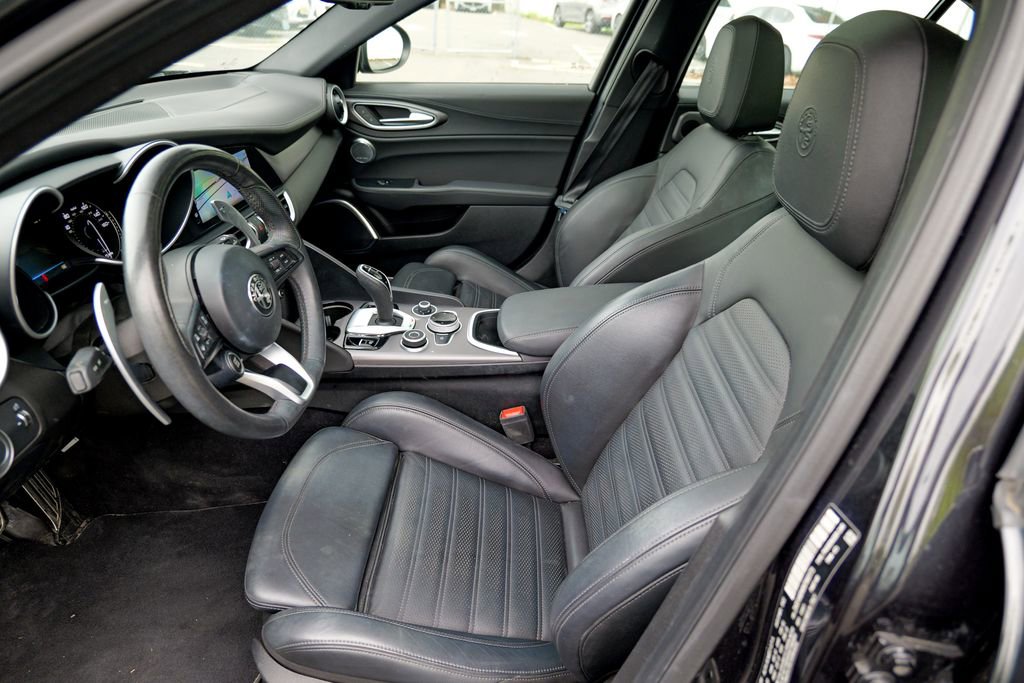 Used 2022 Alfa Romeo Giulia Veloce AWD/4WD image 22