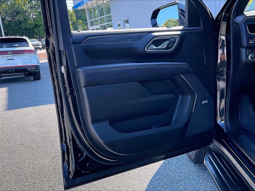 Used 2023 GMC Yukon SLT w/ SLT Premium Package AWD/4WD image 9