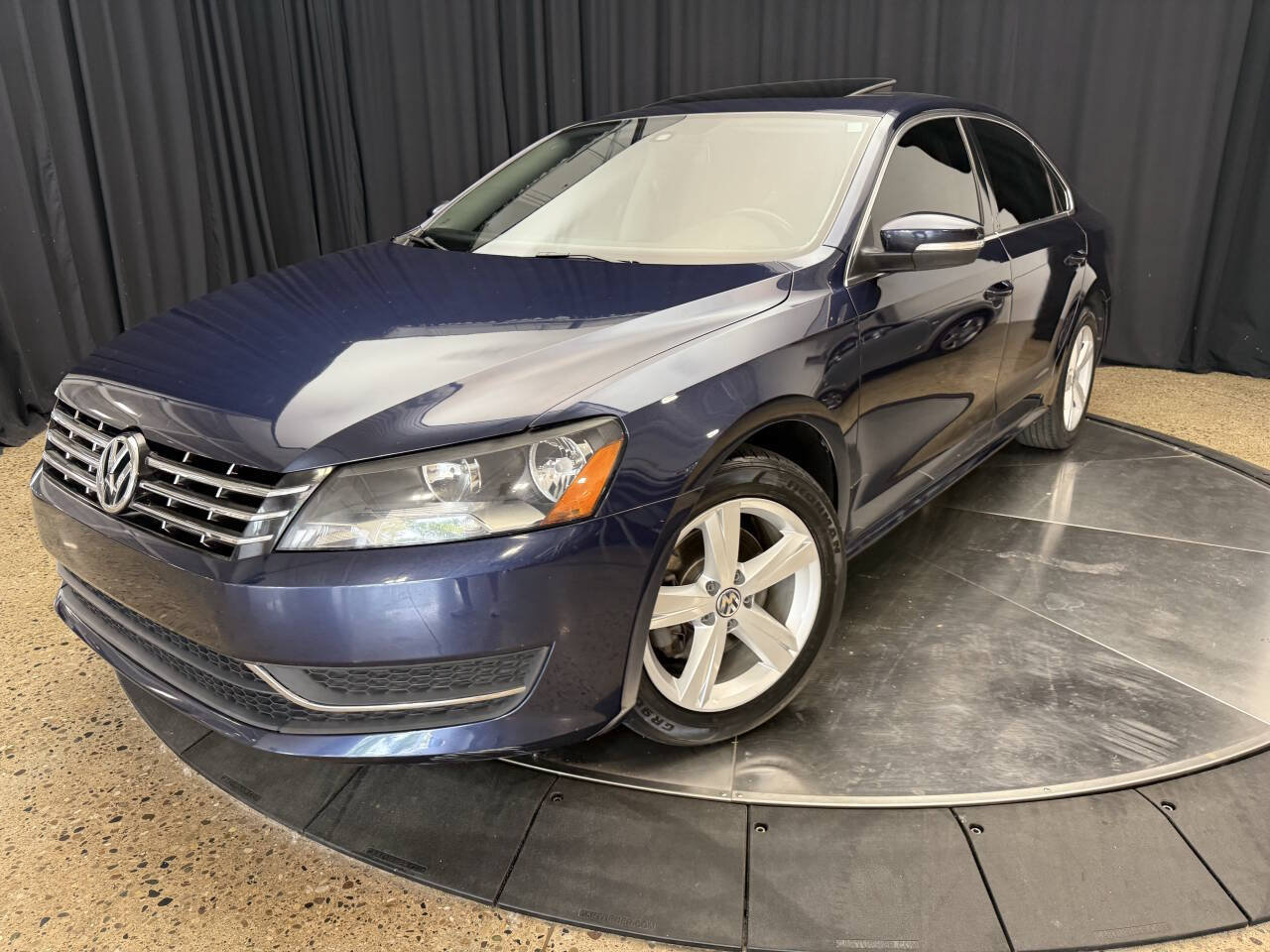 Used 2013 Volkswagen Passat TDI SE FWD image 2