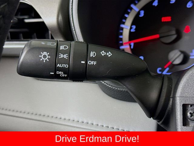 Used 2020 Toyota Highlander LE image 15