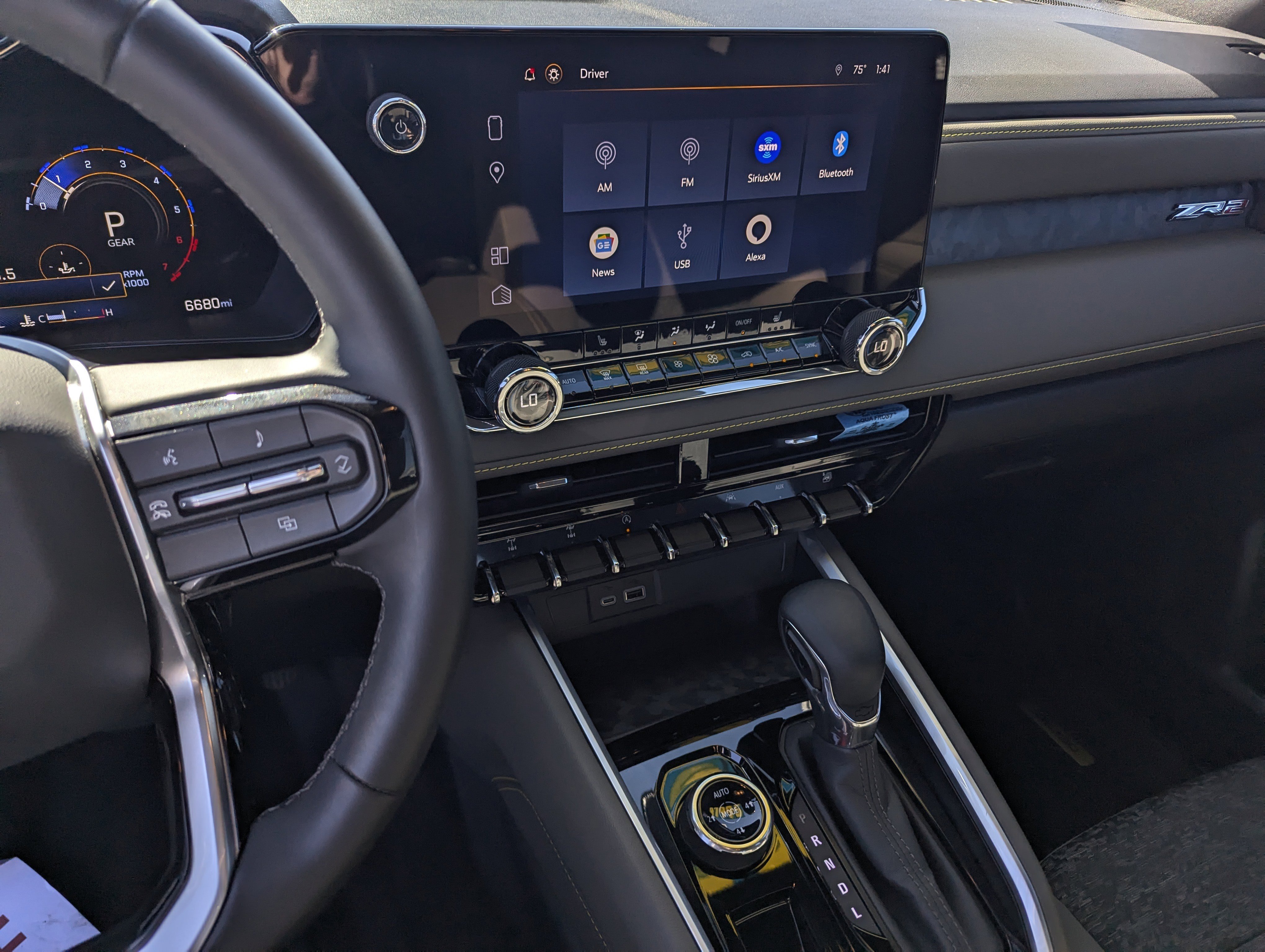 Used 2024 Chevrolet Colorado ZR2 w/ Safety Package image 11