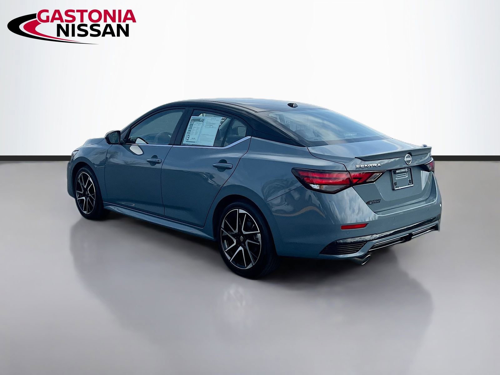 Used 2025 Nissan Sentra SR w/ SR Premium Package image 6