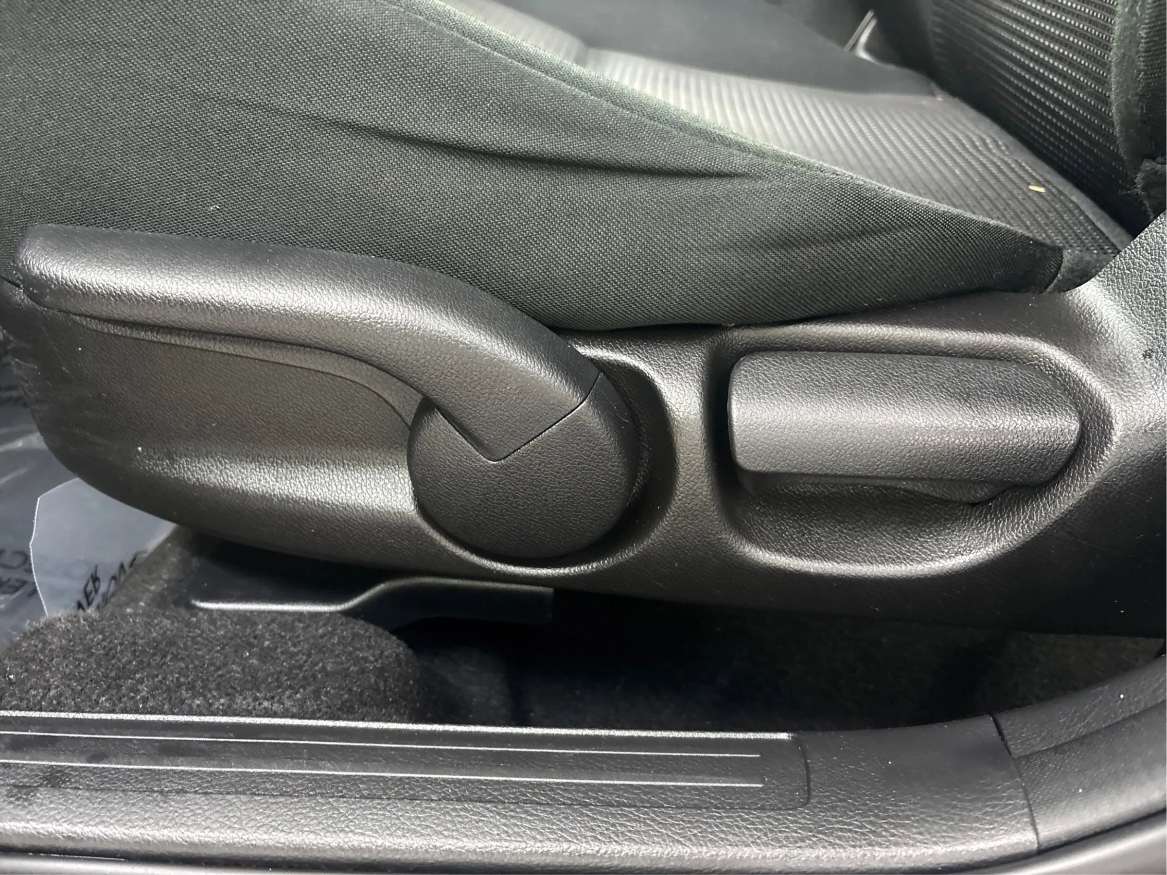 Used 2013 MAZDA MAZDA3 i Sport image 25