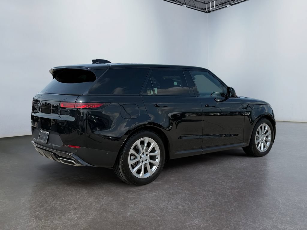 Used 2025 Land Rover Range Rover Sport SE AWD/4WD image 3