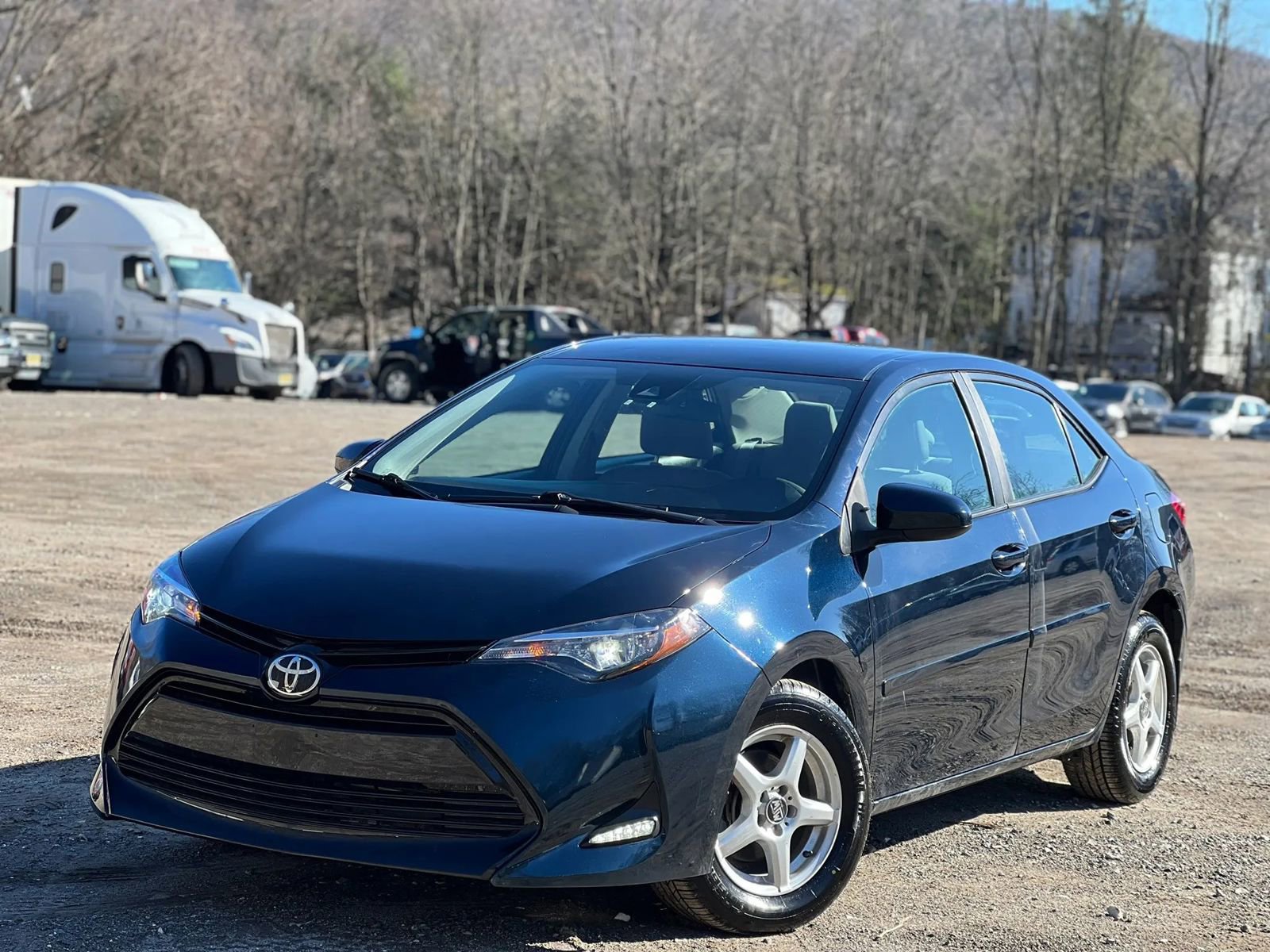 Used 2019 Toyota Corolla LE image 2