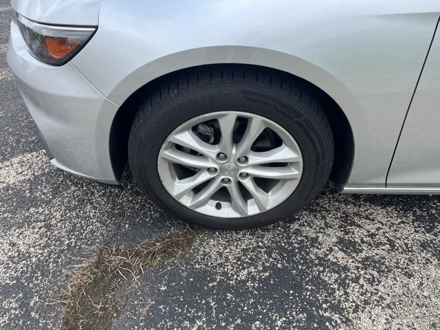 Used 2017 Chevrolet Malibu LT image 9