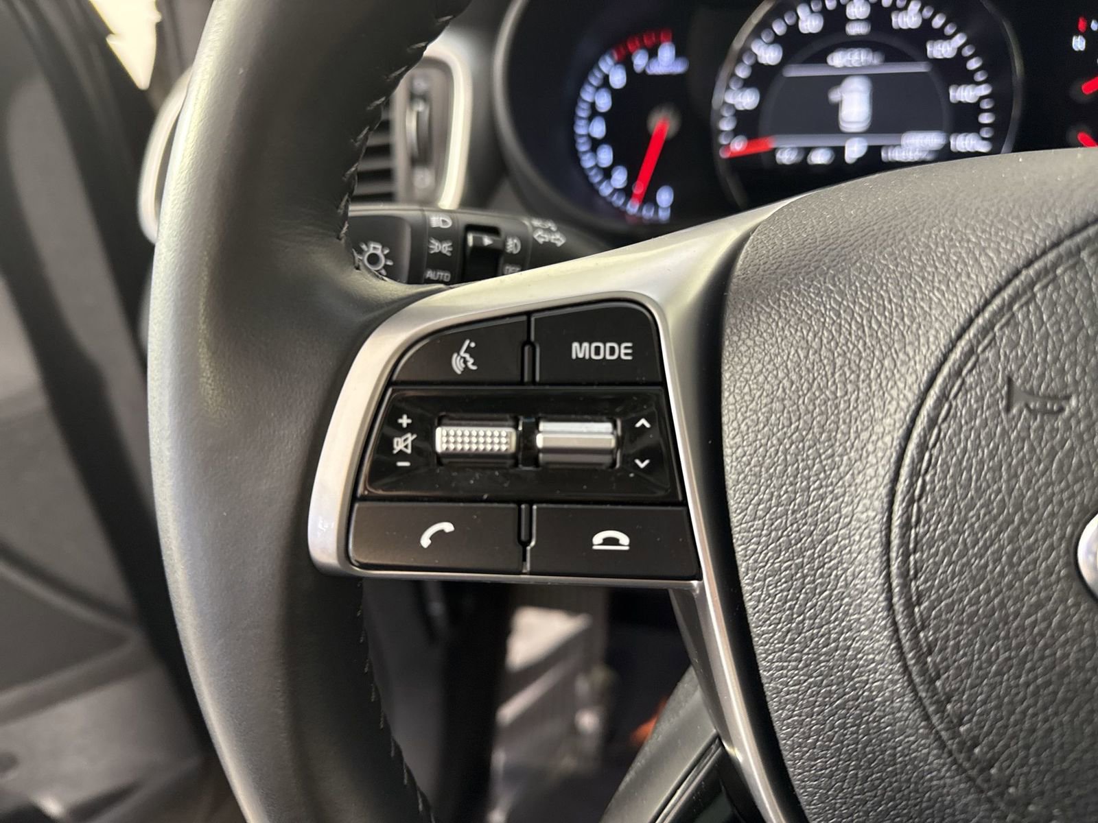 Used 2020 Kia Sorento EX image 12