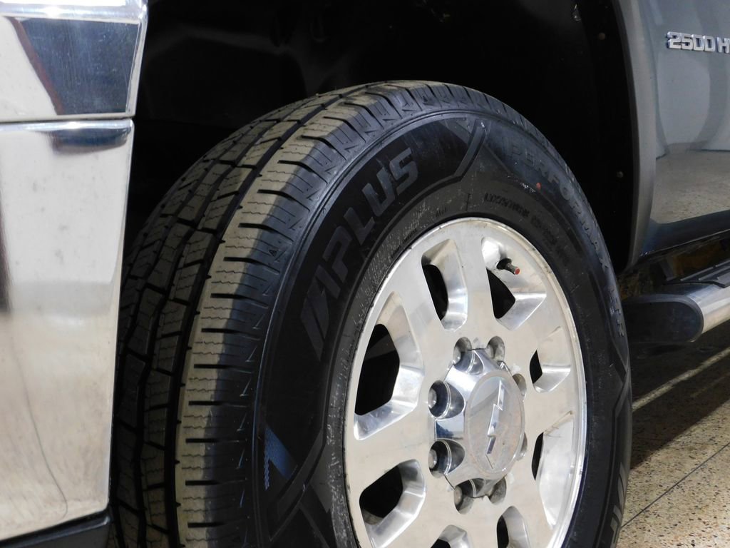 Used 2011 Chevrolet Silverado 2500 LT w/ Interior Plus Package AWD/4WD image 29