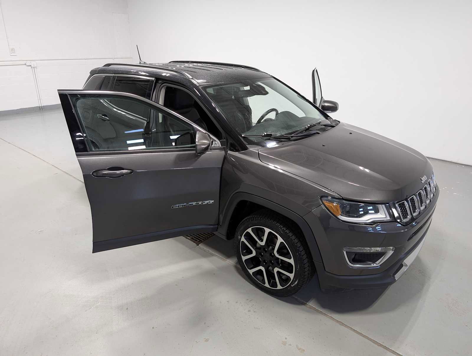 Used 2021 Jeep Compass Limited w/ Elite Exterior Group AWD/4WD image 16