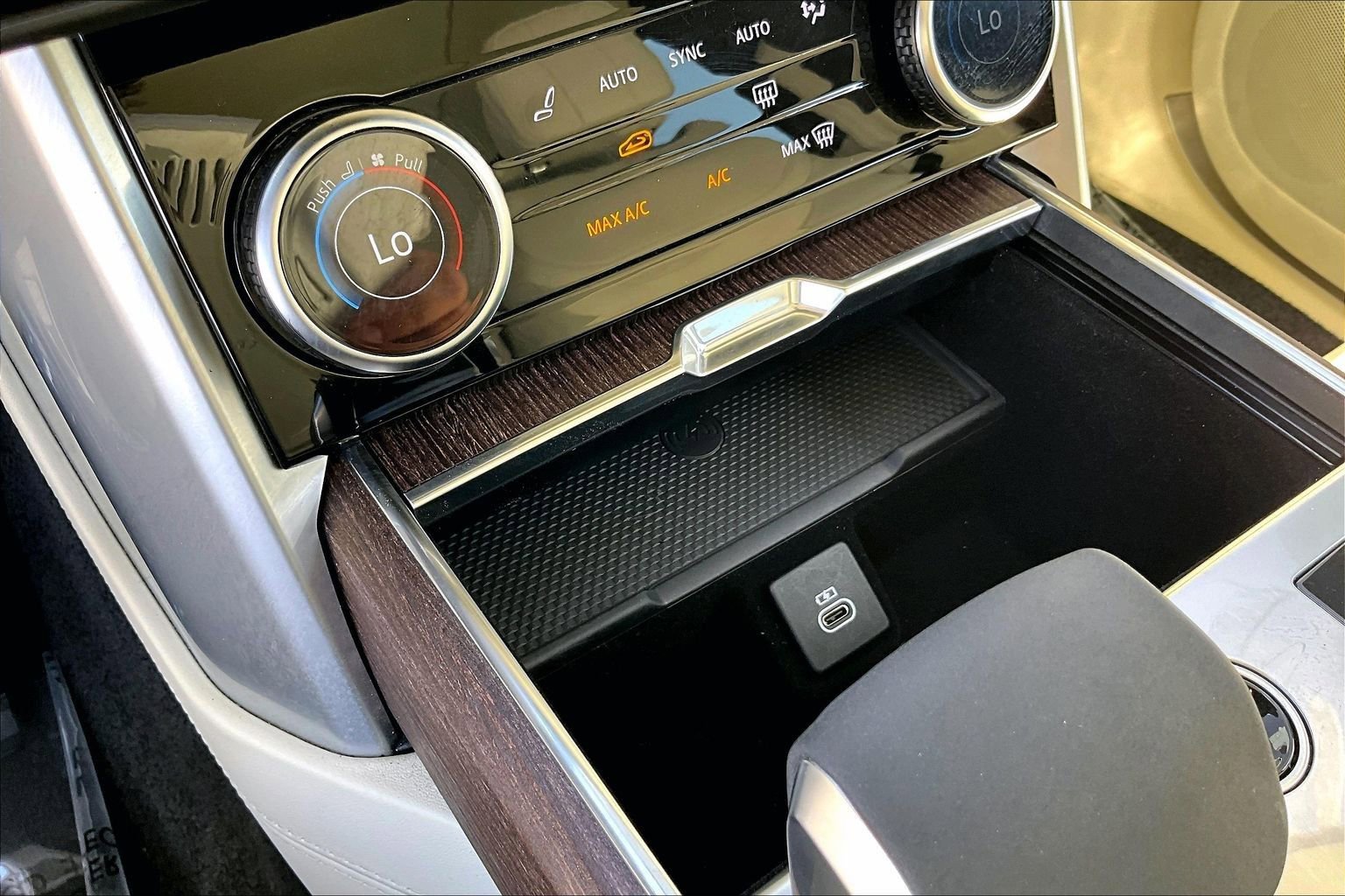 Certified 2023 Land Rover Range Rover SE AWD/4WD image 33